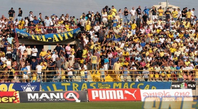 אוהדי מכבי תל אביב באצטדיון הברפלד. צוינו לטובה (יניב גונן)