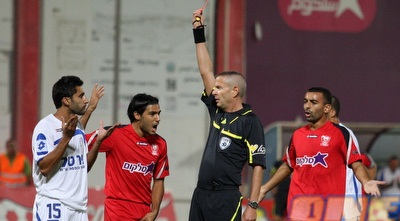 אדום לפסר (משה חרמון)