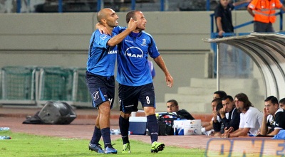 יניב לוזון ואסוס חוגגים את השער (שי לוי)