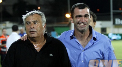 יוסי מזרחי ושי הולצמן שמחים בסיום המשחק (יוסי ציפקיס)