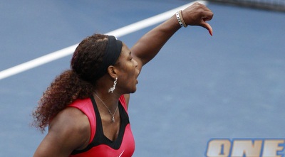 סרינה וויליאמס מסמנת UNLIKE לשופטת הכיסא (רויטרס)