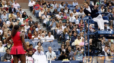 סרינה וויליאמס מתווכחת עם השופטת (רויטרס)