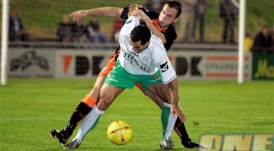 דה פלקאו. גם ככדורגלן הוא אהב לעמוד מאחורי היריבים...