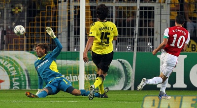 ואן פרסי כובש את היתרון (GettyImages) ואן פרסי כובש את היתרון (GettyImages)