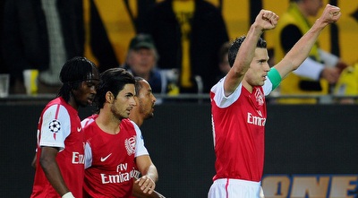 ואן פרסי חוגג עם החברים (GettyImages) ואן פרסי חוגג עם החברים (GettyImages)