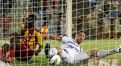 קולה וסופר עמוק בשער. החלוץ: &qout;ניצחון חשוב מאוד&qout; (יוסי ציפקיס)