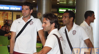 שחקני ראפיד בוקרשט נראים מחויכים (משה חרמון)