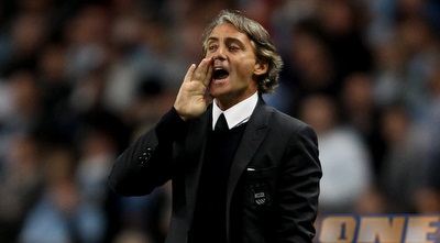 רוברטו מנצ´יני מכוון את שחקניו (GettyImages)