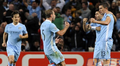 קולארוב חוגג עם אגוארו, סבאלטה וסילבה (רויטרס)