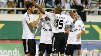 שחקני בשיקטאש חוגגים את השני של אלמיידה (רויטרס)