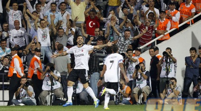 שחקני בשיקטאש חוגגים באינונו (רויטרס)