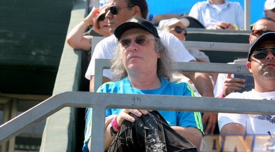 צביקה פיק. ראה את סלע מפסיד במערכה הראשונה (יניב גונן) צביקה פיק. ראה את סלע מפסיד במערכה הראשונה (יניב גונן)