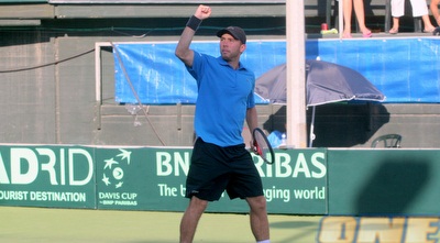 סלע חוגג את הניצחון במערכה השנייה (יניב גונן)