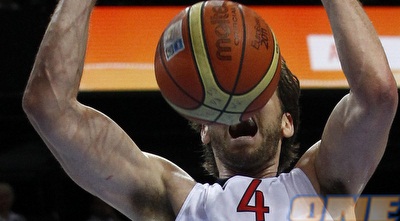 גאסול מטביע את מקדוניה עם ספרד (רויטרס)