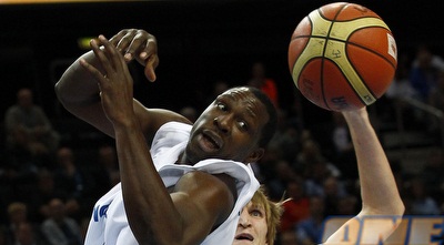 פייטרוס כמעט ומסתיר את קירילנקו בקרב על המקום בגמר (רויטרס) פייטרוס כמעט ומסתיר את קירילנקו בקרב על המקום בגמר (רויטרס)