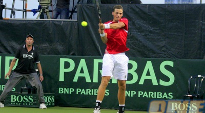 פוספיסיל מנצח את המערכה השנייה באלגנטיות (יניב גונן) פוספיסיל מנצח את המערכה השנייה באלגנטיות (יניב גונן)