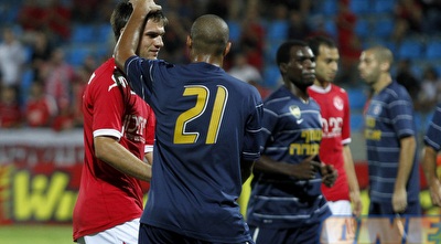 דנין מקבל יפה את אורמוש למגרש החדש בעכו (יוסי ציפקיס) דנין מקבל יפה את אורמוש למגרש החדש בעכו (יוסי ציפקיס)