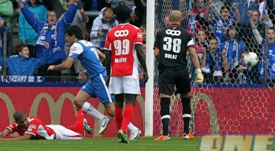 אליניב ברדה חוגג את שערו. &qout;היה משחק טוב מאוד&qout; (Belga) אליניב ברדה חוגג את שערו. &qout;היה משחק טוב מאוד&qout; (Belga)