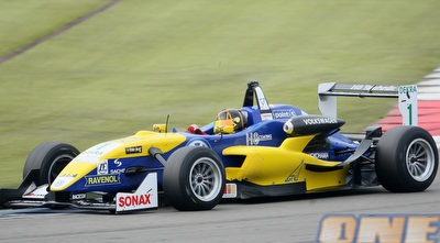 אלון דאי על המסלול באסן. &qout;היה סוף שבוע הזוי&qout;