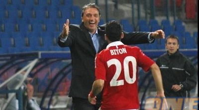 ביטון חוגג עם מסקאנט. ייאבדו את מליקסון? (האתר הרשמי של ויסלה קראקוב) 