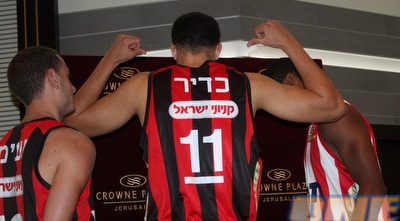 אלישי כדיר והמדים החדשים. רוצה לפתוח עונה עם חיוך (גיא בן זיו)