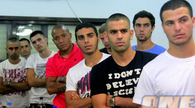 ישראל זגורי, עוז ראלי, שלומי לוי, דינו אנדלובו ואיציק עזוז (יניב גונן)