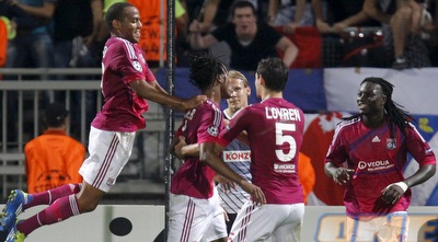 שחקני ליון חוגגים את השני של קונה(רויטרס)