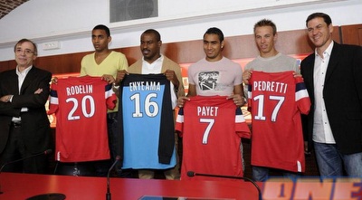 אניימה מוצג יחד עם שאר שחקני הרכש (ONE)