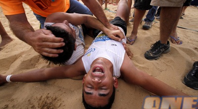 דייגו מראדונה ואדר זינו מיד לאחר המשחק (יוסי ציפקיס)