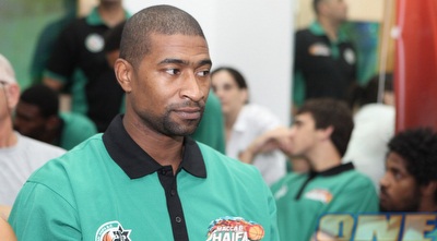 קרלוס פאוול. ממשיך לעשות בעיות (עמית מצפה) קרלוס פאוול. ממשיך לעשות בעיות (עמית מצפה)