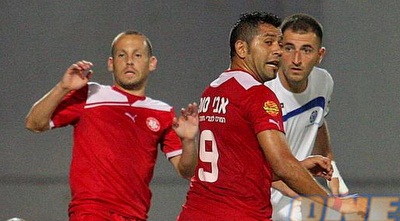 עומר בוקסנבאום ואדריאן פרננדס (משה חרמון)