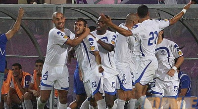 טל שמעיה חוגג עם חבריו (משה חרמון)