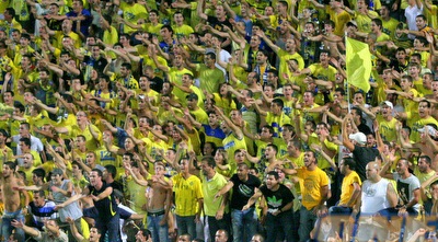 אוהדי מכבי תל אביב. איפה הם מעדיפים לשחק? (יניב גונן) אוהדי מכבי תל אביב. איפה הם מעדיפים לשחק? (יניב גונן)