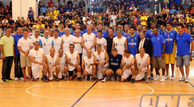 נבחרת צה&qout;ל ושחקני מכבי תל אביב בתמונה קבוצתית (יניב גונן)