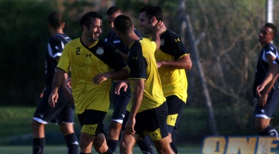 רוברטו קולאוטי חוגג עם החברים (ליאור טימור) רוברטו קולאוטי חוגג עם החברים (ליאור טימור)