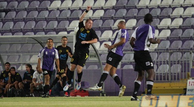 לירון דיאמנט וחיים מלכה מחפשים את הכדור (גיא בן זיו)