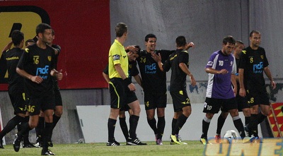 לאונרדו פסוס חוגג עם החברים שער ראשון (גיא בן זיו)