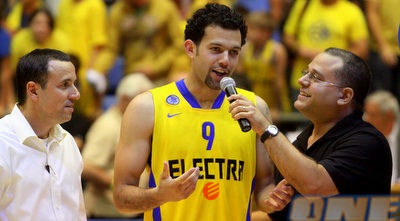 ג´וןרדן פארמר פונה אל הקהל אחרי שנבחר ל-MVP (יניב גונן)