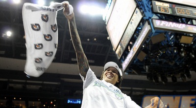 אוגוסטוס חוגגת את האליפות (רויטרס)