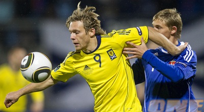 קרייג מקייל-סמית´ נאבק עם מרטין רכסטיינר (רויטרס)