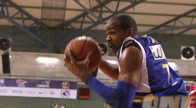 אלכס טיוס ואורי קוקיה נאבקים במלחה (יוסי ציפקיס)