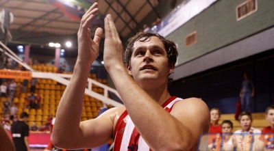 לוק ג´קסון. &qout;הניצחונות נותנים אווירה טובה&qout; (יוסי ציפקיס)