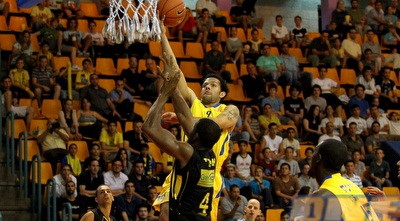 ג´ורדן פארמר עולה לסל (שי לוי) ג´ורדן פארמר עולה לסל (שי לוי)