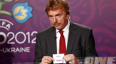 כוכב העבר, זביגנייב בונייק, שולף את הפתק של טורקיה (רויטרס)