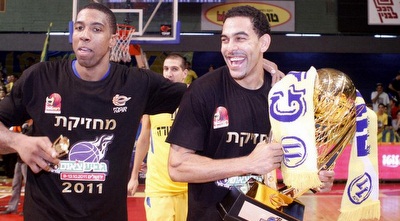 דייויד בלו וריצ´ארד הנדריקס חוגגים (יוסי ציפקיס) דייויד בלו וריצ´ארד הנדריקס חוגגים (יוסי ציפקיס)