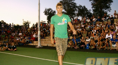 משיח מקבל תשואות מהקהל (יניב גונן)