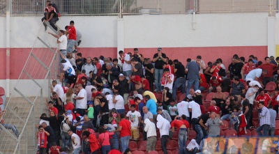 הבריחה הגדולה של אוהדי ב&qout;ש (משה חרמון) הבריחה הגדולה של אוהדי ב&qout;ש (משה חרמון)