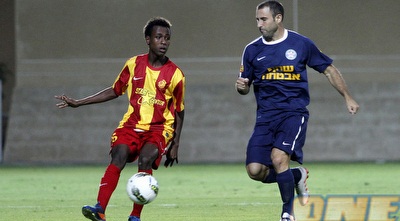 קינדה מול רועי לוי (יוסי ציפקיס) קינדה מול רועי לוי (יוסי ציפקיס)