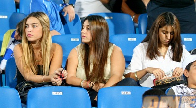 אוהדות נהנות מן המשחק. מימינן ומשמאלן קצת פחות (יניב גונן)