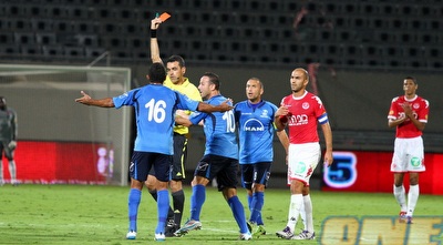 שי שטרית לא מהסס ומראה לו את האדום (שי לוי)